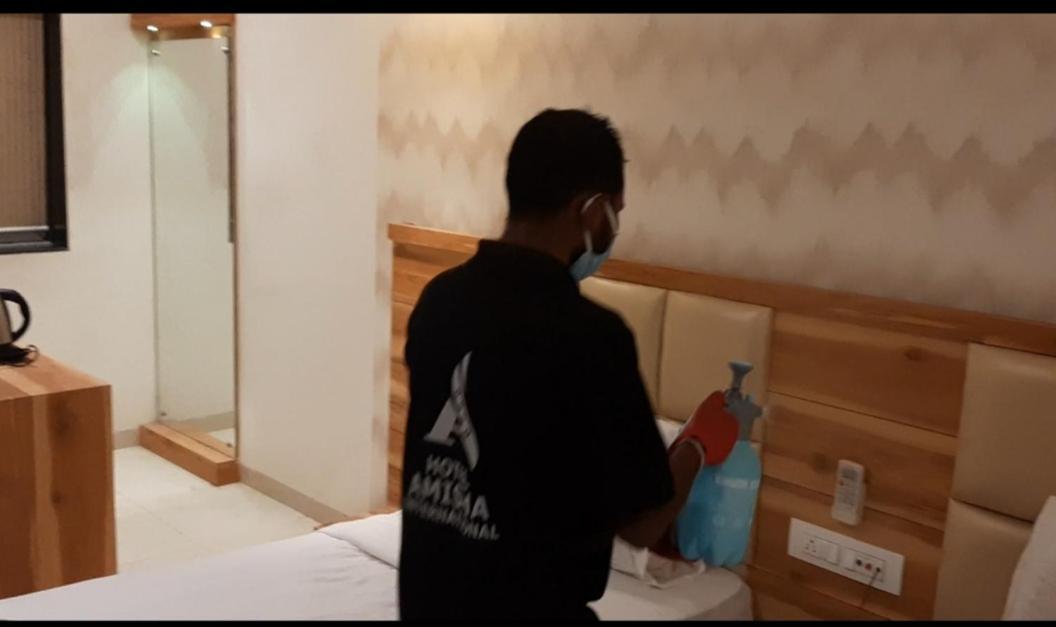Hotel Amisha International Σουράτ Εξωτερικό φωτογραφία