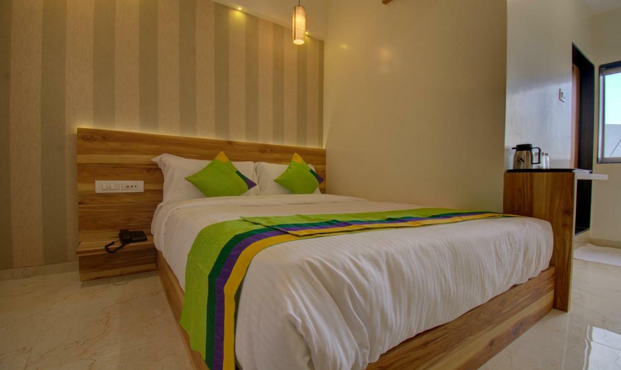 Hotel Amisha International Σουράτ Εξωτερικό φωτογραφία