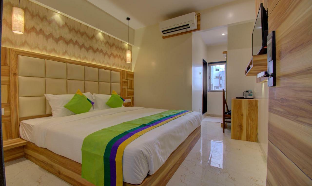 Hotel Amisha International Σουράτ Εξωτερικό φωτογραφία