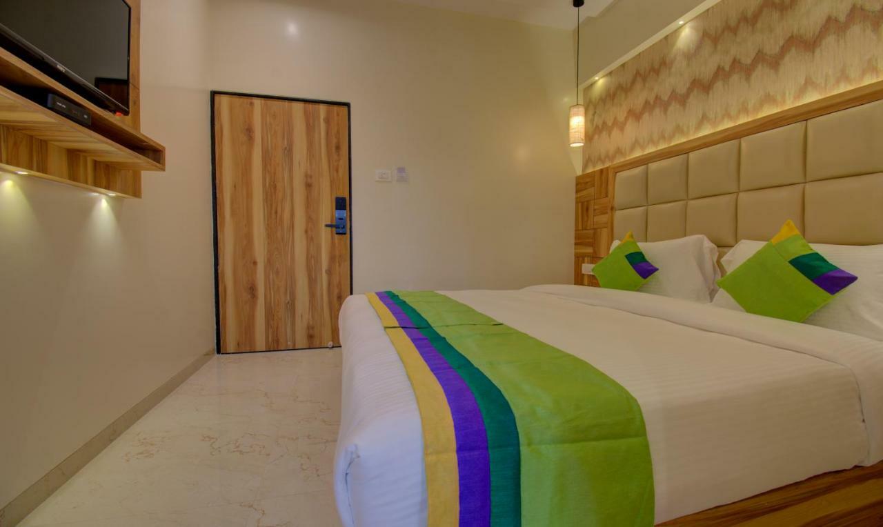 Hotel Amisha International Σουράτ Εξωτερικό φωτογραφία