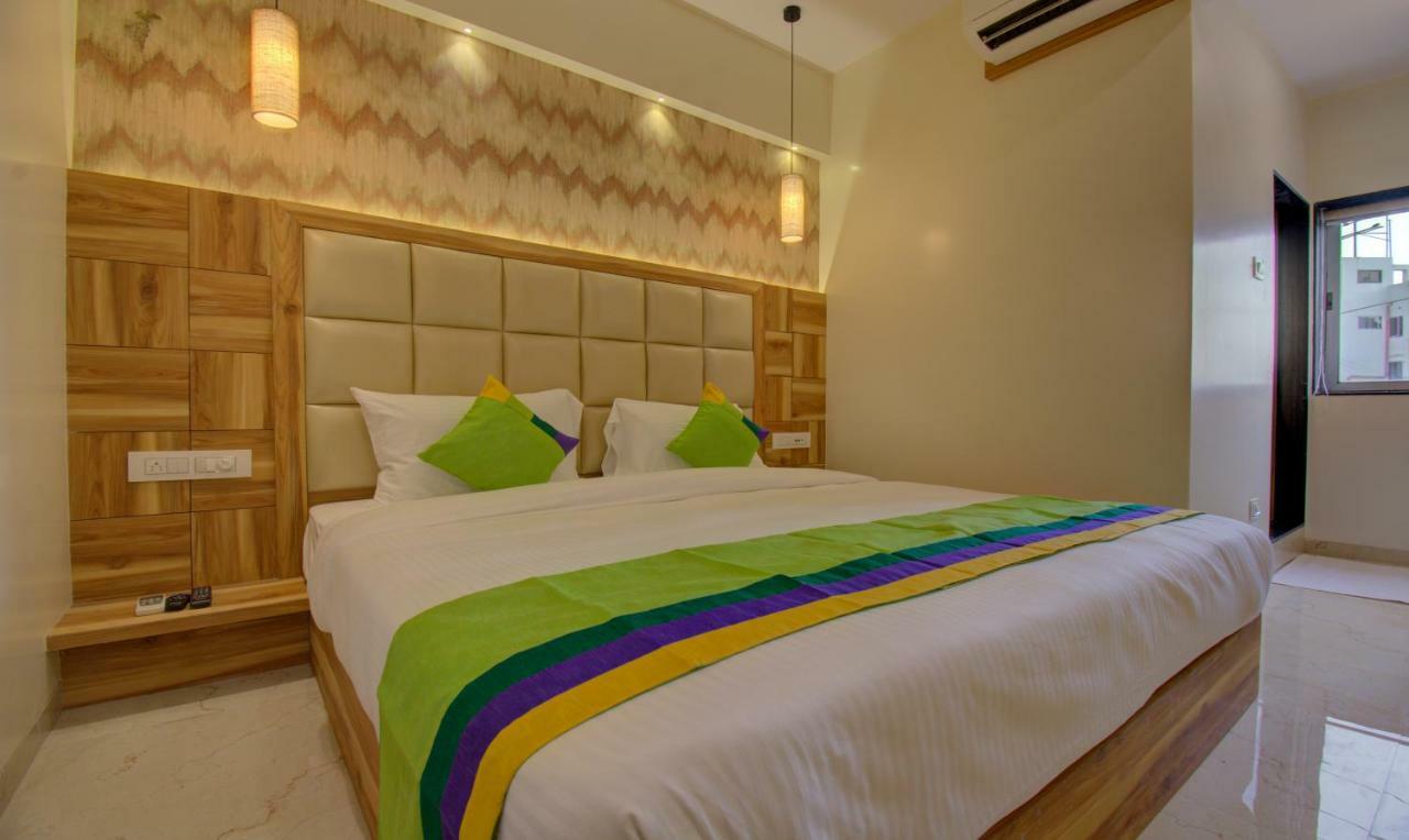 Hotel Amisha International Σουράτ Εξωτερικό φωτογραφία