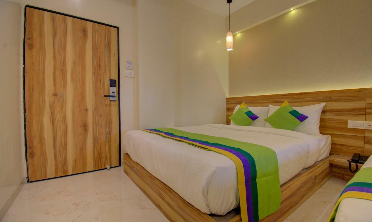 Hotel Amisha International Σουράτ Εξωτερικό φωτογραφία