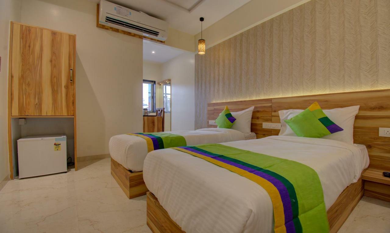 Hotel Amisha International Σουράτ Εξωτερικό φωτογραφία