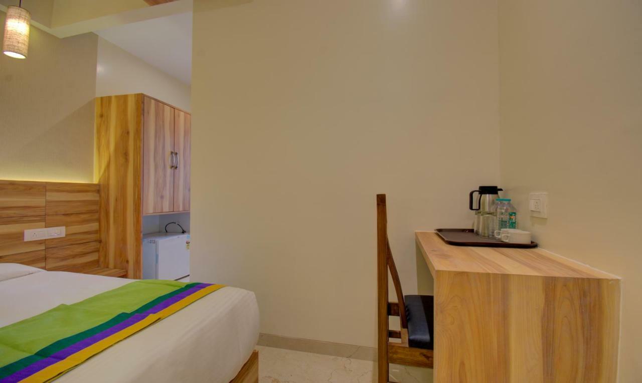 Hotel Amisha International Σουράτ Εξωτερικό φωτογραφία