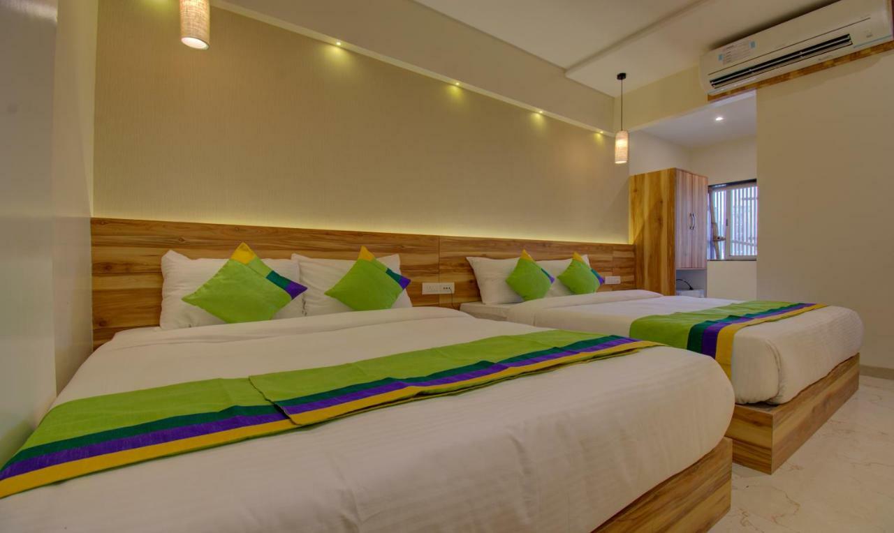 Hotel Amisha International Σουράτ Εξωτερικό φωτογραφία