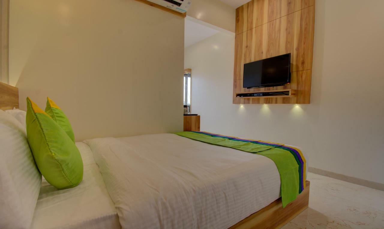 Hotel Amisha International Σουράτ Εξωτερικό φωτογραφία