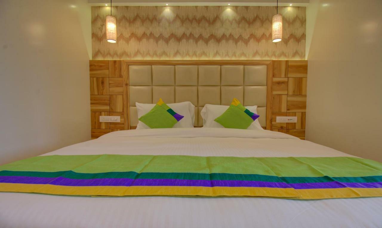 Hotel Amisha International Σουράτ Εξωτερικό φωτογραφία