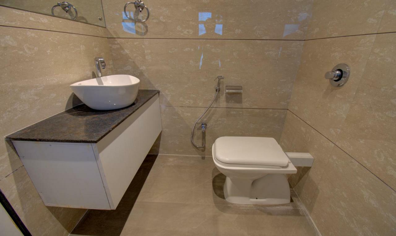 Hotel Amisha International Σουράτ Εξωτερικό φωτογραφία