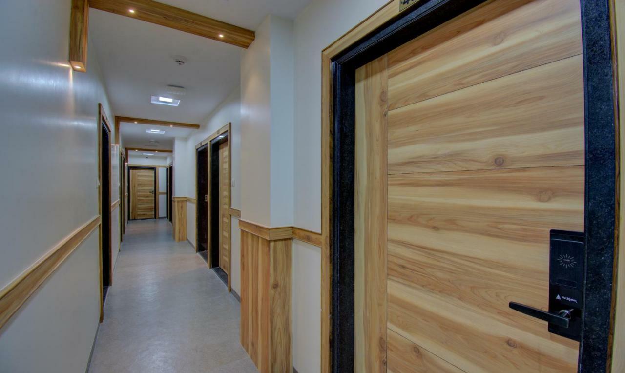 Hotel Amisha International Σουράτ Εξωτερικό φωτογραφία